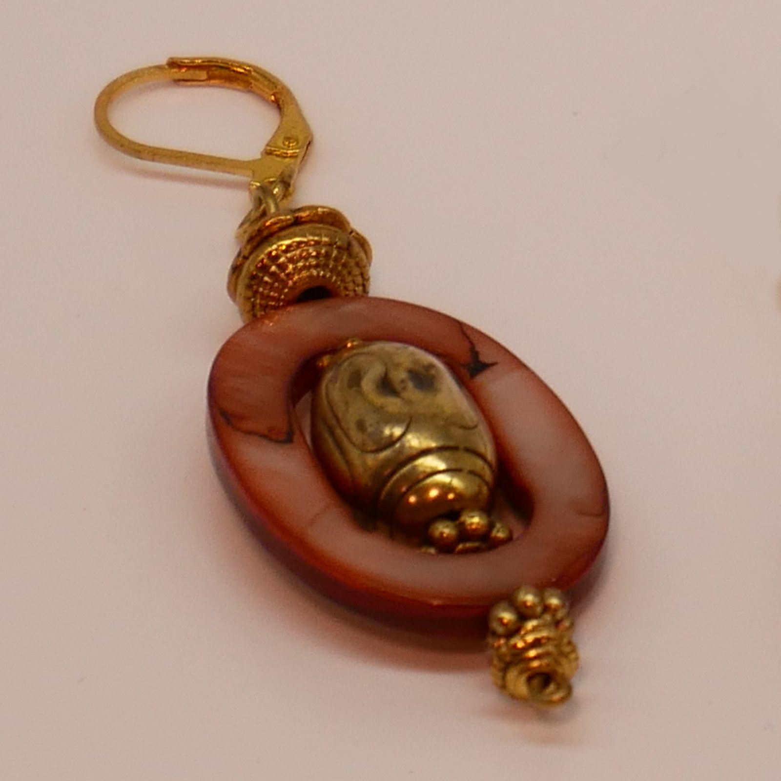 Perlmutt-Ohrring mit Silberperle – Bild 3
